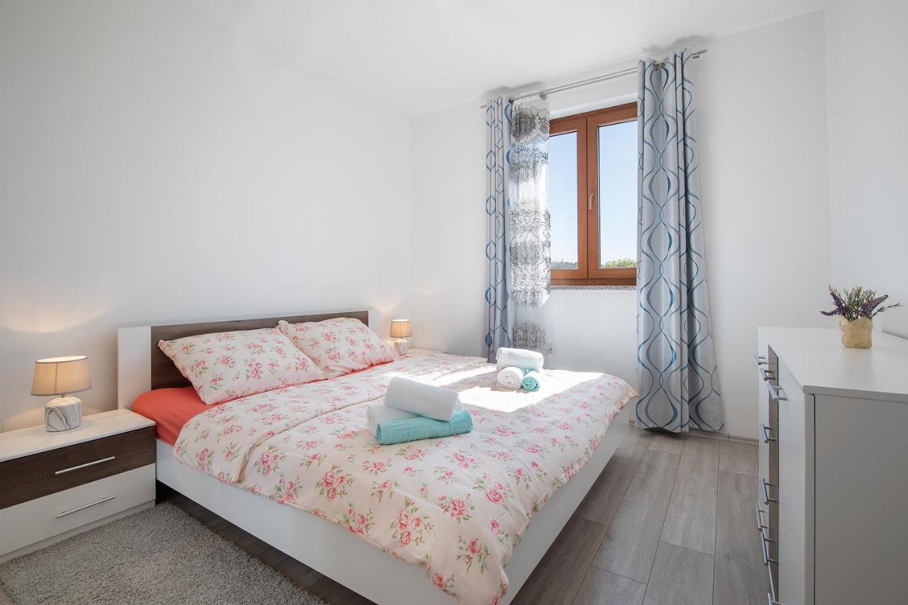 Kaylie Apartment Пула Екстериор снимка