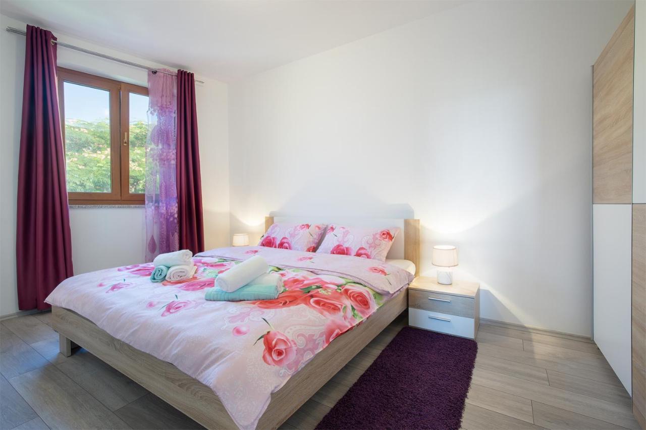 Kaylie Apartment Пула Екстериор снимка